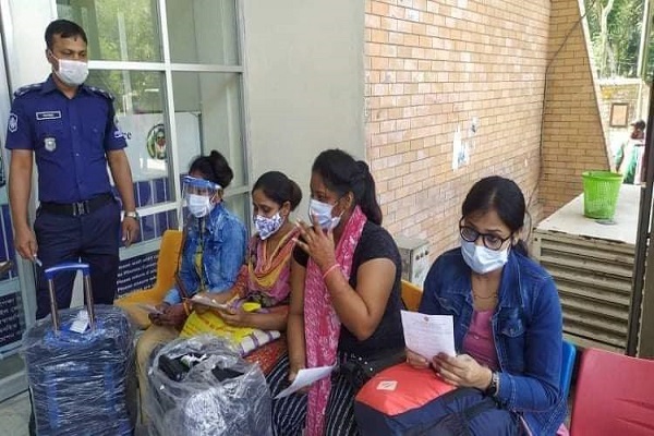 পাচার হওয়া ৪ তরুণী বেনাপোল বন্দর দিয়ে দেশে ফিরল