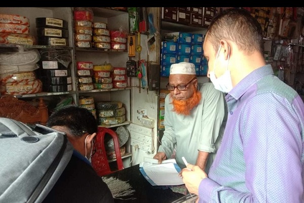 কালিয়াকৈরে ট্রেড লাইসেন্স না থাকায় ব্যবসায়ীদের জরিমানা