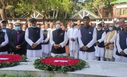 বঙ্গবন্ধুর সমাধিতে দুর্যোগ ব্যবস্থাপনা ও ত্রাণ প্রতিমন্ত্রীর শ্রদ্ধা