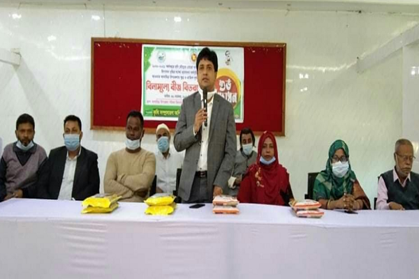 আখাউড়ায় বিনামূল্যে ধানের বীজ পেল ৩ হাজার কৃষক 