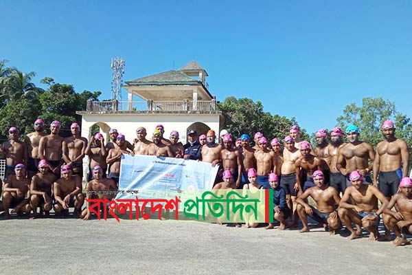 বাংলা চ্যানেল সাঁতরে পাড়ি দিলেন ৪০ সাঁতারু