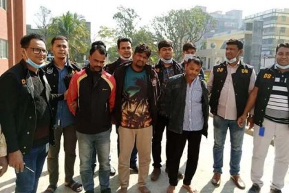 আইনশৃঙ্খলা বাহিনীর পরিচয়ে ডাকাতি করতেন তারা 