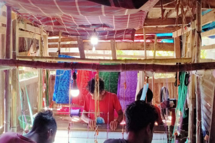 গলাচিপায় তৈরি হচ্ছে জামদানি শাড়ি