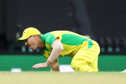 চোটের কারণে ছিটকে গেলেন ওয়ার্নার