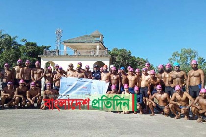 বাংলা চ্যানেল সাঁতরে পাড়ি দিলেন ৪০ সাঁতারু