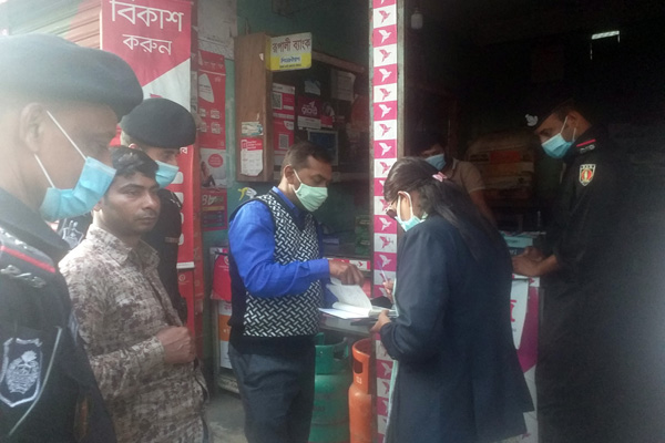 ঝালকাঠিতে মাস্ক না পরায় জরিমানা