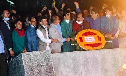 বিজয়ের মাসের প্রথম প্রহরে শিখা চিরন্তনে স্বেচ্ছাসেবক লীগের শ্রদ্ধা