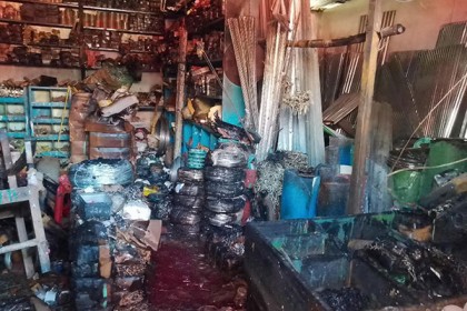 লাকসামে আগুনে পুড়ল পাঁচ দোকান