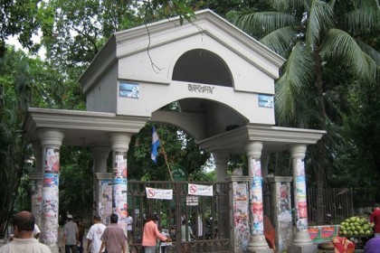 রমনা পার্ক এলাকায় মসজিদ ছাড়া নকশাবহির্ভূত সব স্থাপনা ভেঙে ফেলার সুপারিশ