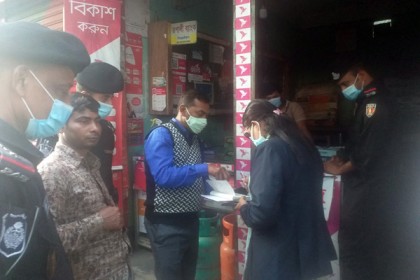 ঝালকাঠিতে মাস্ক না পরায় জরিমানা