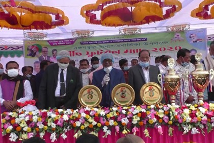 বঙ্গবন্ধুর জন্মশতবার্ষিকী উপলক্ষে ঝিনাইদহে প্রীতি ফুটবল ম্যাচ
