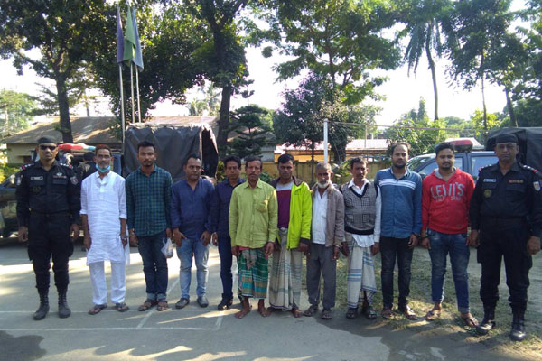 ব্রাহ্মণবাড়িয়ায় ৩৬ লিটার চোলাই মদসহ ১০ জন গ্রেফতার