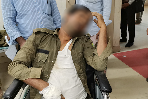 চকরিয়ায় দখলকারীদের হামলায় ২ বনবিট কর্মকর্তাসহ আহত ৯  