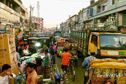চরফ্যাশনে প্রতিনিয়ত যানজট, পথচারীদের ভোগান্তি