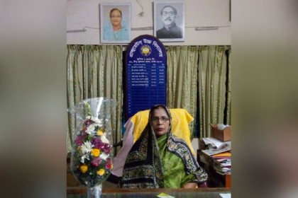 গ্রাজুয়েট উচ্চ বিদ্যালয়ে প্রথম নারী প্রধান শিক্ষক খুরশিদা বেগম