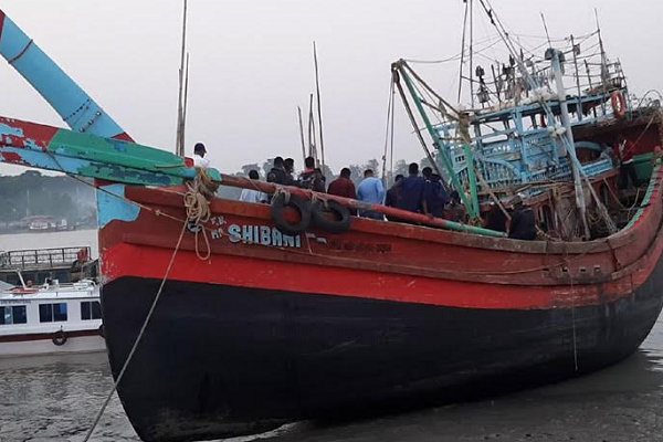 বাংলাদেশ জলসীমা থেকে ১৭ ভারতীয় জেলে আটক, কারাগারে প্রেরণ