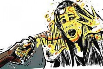 আশুলিয়ায় পারিবারিক কলহের জেরে তরুণীকে এসিড নিক্ষেপ