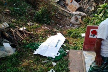 ঢাকা-চট্টগ্রাম মহাসড়কের পাশে অজ্ঞাত ব্যক্তির লাশ