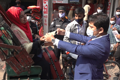 মাস্ক না পরায় বরিশালে ৩২ জনের জরিমানা