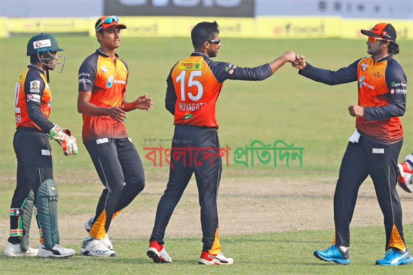 খুলনার কাছে বড় ব্যবধানে হারল তামিমের বরিশাল