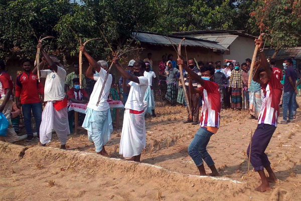 নবাবগঞ্জে 
ক্ষুদ্র নৃ-গোষ্ঠীর তীর-ধনুক প্রতিযোগিতা অনুষ্ঠিত
