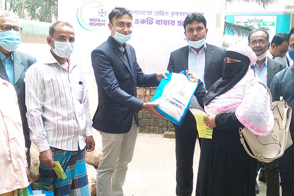 মধুখালীতে কৃষকদের মাঝে ধানবীজ বিতরণ
