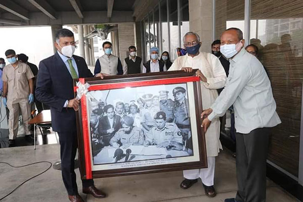 তরুণরা বাংলাদেশের উজ্জ্বল ভবিষ্যৎ রচনা করছে: দোরাইস্বামী 