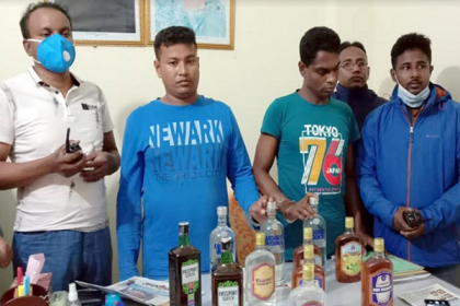কুয়াকাটা থেকে বিদেশী মদসহ ২ মাদক ব্যবসায়ী আটক