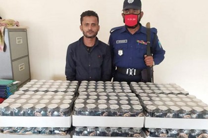 আহতকে উদ্ধার করতে গিয়ে পুলিশ জানে গাড়ি ভর্তি বিয়ার!