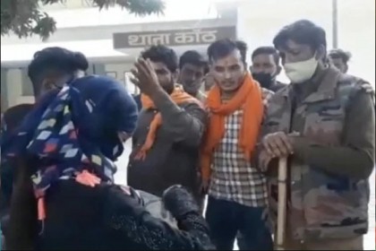বিয়ের রেজিস্ট্রি অফিস থেকে মুসলিম স্বামীকে গ্রেফতার, তরুণীকে হেনস্থা
