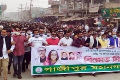 বঙ্গবন্ধুর ভাস্কর্য ভাঙার প্রতিবাদে গাজীপুরে বিক্ষোভ
