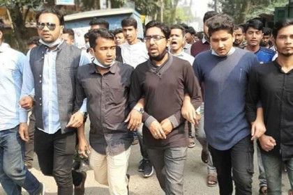 বঙ্গবন্ধুর ভাস্কর্য ভাঙার প্রতিবাদে নলছিটিতে বিক্ষোভ