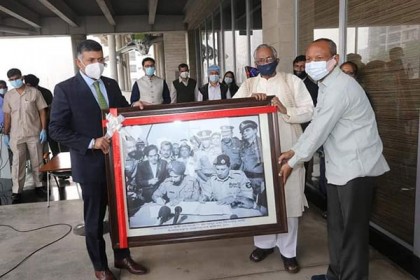 তরুণরা বাংলাদেশের উজ্জ্বল ভবিষ্যৎ রচনা করছে: দোরাইস্বামী 