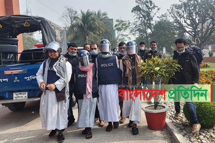 বঙ্গবন্ধুর ভাস্কর্য ভাঙচুর; ৪ আসামির রিমান্ড শুনানি কাল