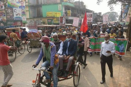 ভাস্কর্য ভাঙার প্রতিবাদে নেত্রকোনায় মুক্তিযোদ্ধাদের বিক্ষোভ