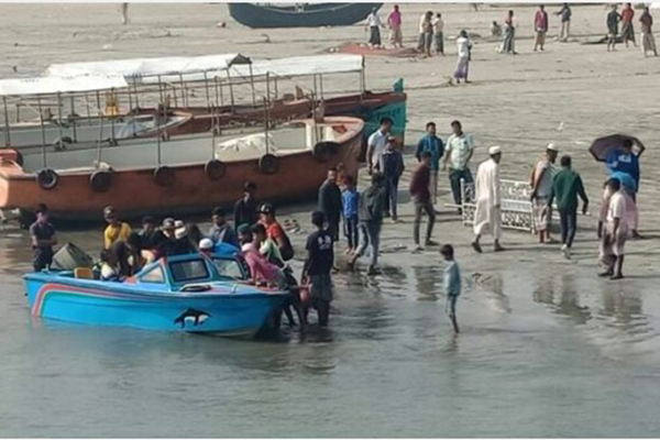 চিকিৎসা সেবার জন্য টেকনাফ যাওয়ার পথে মাঝ সাগরে গর্ভবতীর মৃত্যু