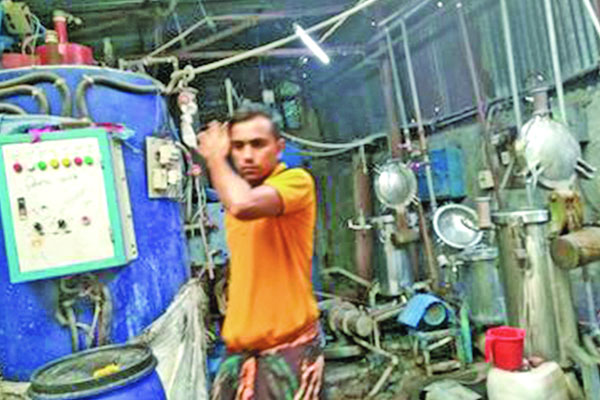 অগ্নিকান্ডের ঝুঁকিতে কারখানা