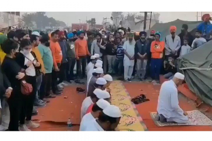 নামাজরত মুসলিমদের পাহারা দিচ্ছেন শিখরা (ভিডিও)