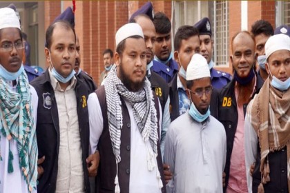 বঙ্গবন্ধুর ভাস্কর্য ভাঙচুর: গ্রেফতার চারজন রিমান্ডে