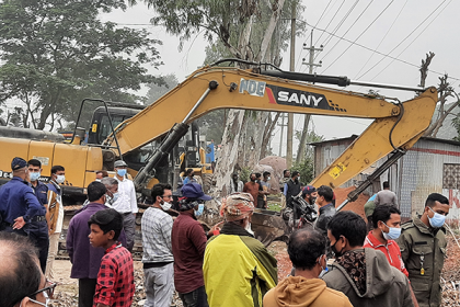 মানিকগঞ্জে জলাবদ্ধতা নিরসনে উচ্ছেদ অভিযান