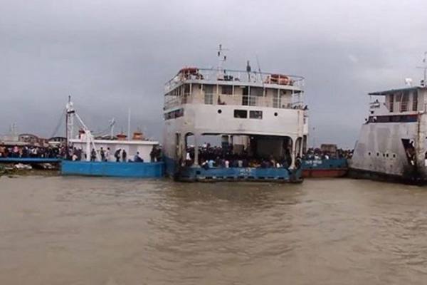 বাংলাবাজার-শিমুলিয়া নৌরুটে ফেরি চলাচল স্বাভাবিক