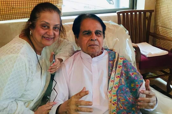 দিলীপ কুমার কিছুটা দুর্বল, কিন্তু ভালো আছেন: সায়রা বানু