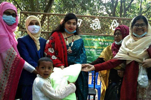 মহাদেবপুরে প্রতিবন্ধী শিক্ষার্থীদের মাঝে শীতবস্ত্র বিতরণ