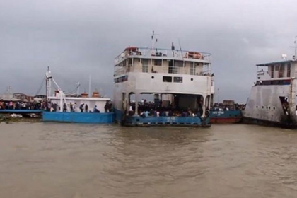 বাংলাবাজার-শিমুলিয়া নৌরুটে ফেরি চলাচল স্বাভাবিক
