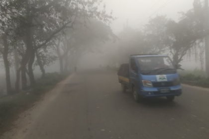 কুমিল্লায় মহাসড়কে কুয়াশায় কমেছে যানবাহনের গতি  