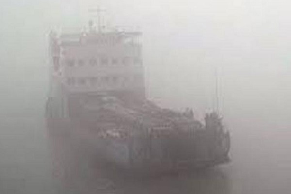 পাটুরিয়া-দৌলতদিয়া নৌরুটে ফেরি চলাচল বন্ধ 