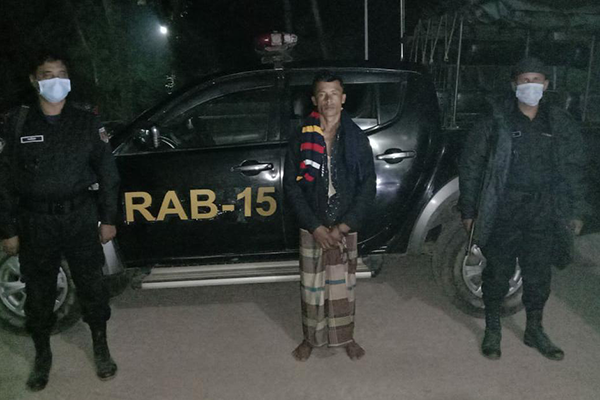 মেরিনড্রাইভ সড়কে ইয়াবাসহ এক মাদক ব্যবসায়ী আটক