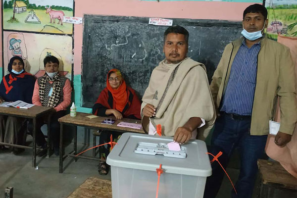 বগুড়ায় উপজেলা মহিলা ভাইস চেয়ারম্যান
পদে উপনির্বাচনে ভোটগ্রহণ