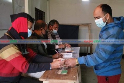 পাবনার দুই উপজেলা পরিষদের উপনির্বাচনে ভোটার উপস্থিতি কম