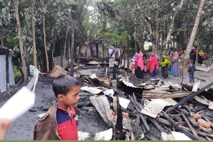 দুর্বৃত্তদের দেওয়া আগুনে পুড়ে গেল ৬টি বসতঘর